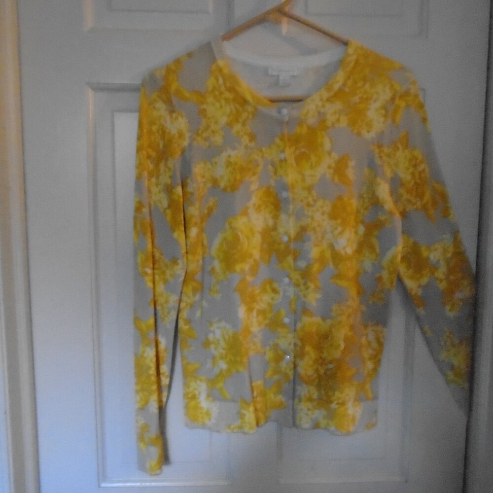 Woman's Charter Club Button Down Sweater Size M